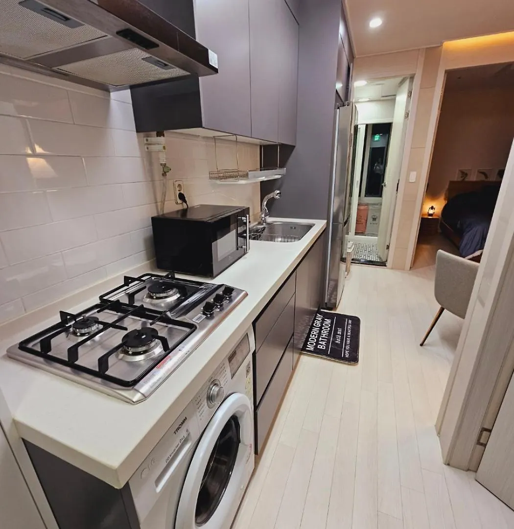 환상적인 뷰의 옐로우 하우스 Apartment Seoul South Korea
