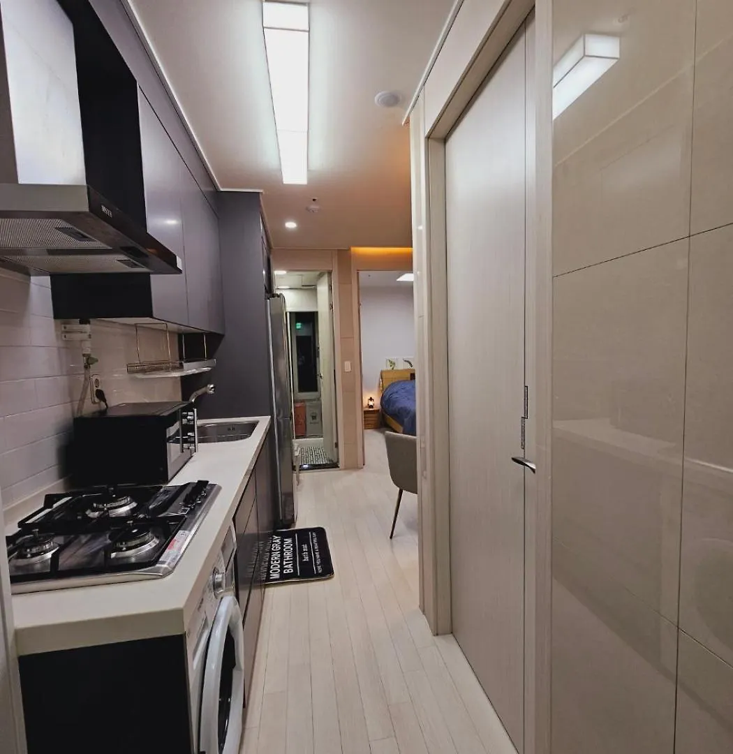 환상적인 뷰의 옐로우 하우스 Apartment Seoul South Korea