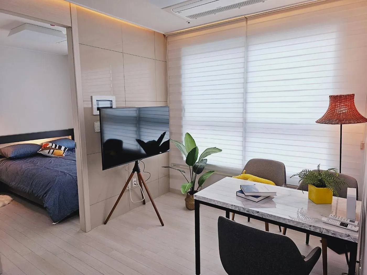 환상적인 뷰의 옐로우 하우스 Apartment Seoul